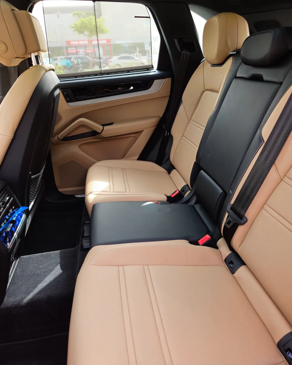 2024 Porsche Cayenne photo 10