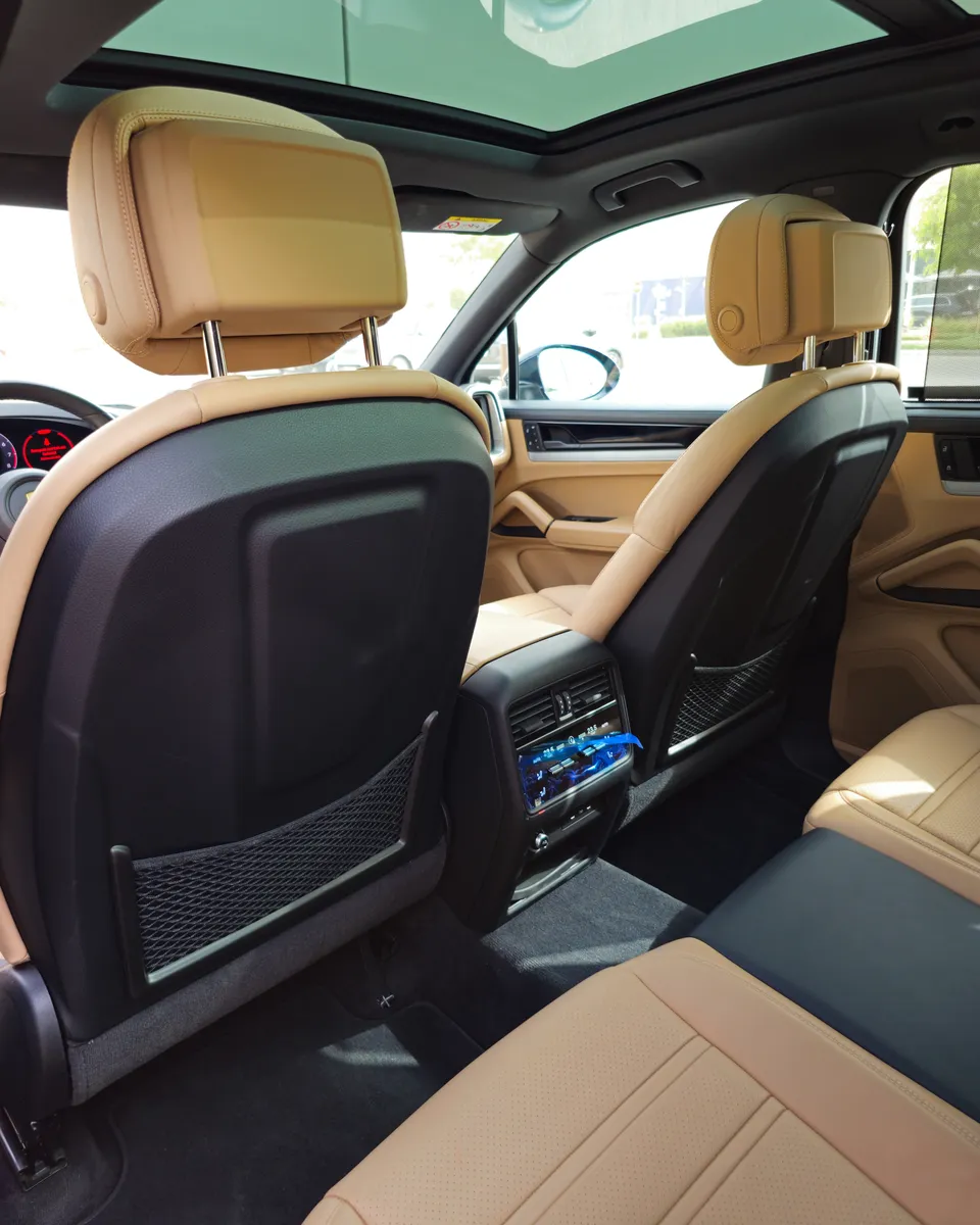 2024 Porsche Cayenne photo 9