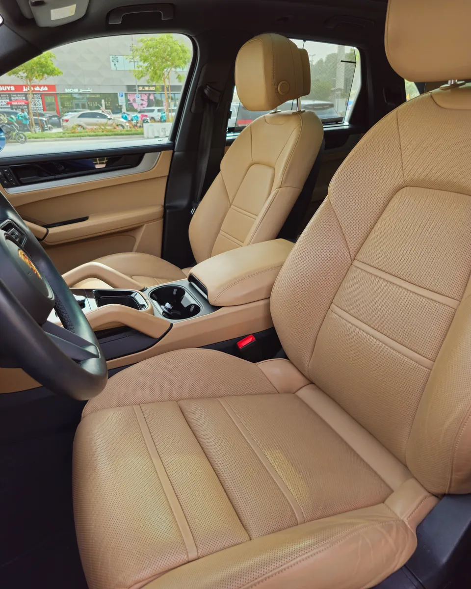 2024 Porsche Cayenne photo 8