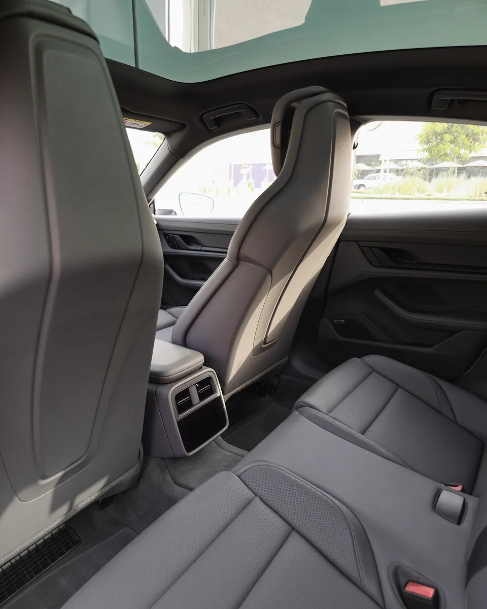 2024 Porsche Taycan photo 8