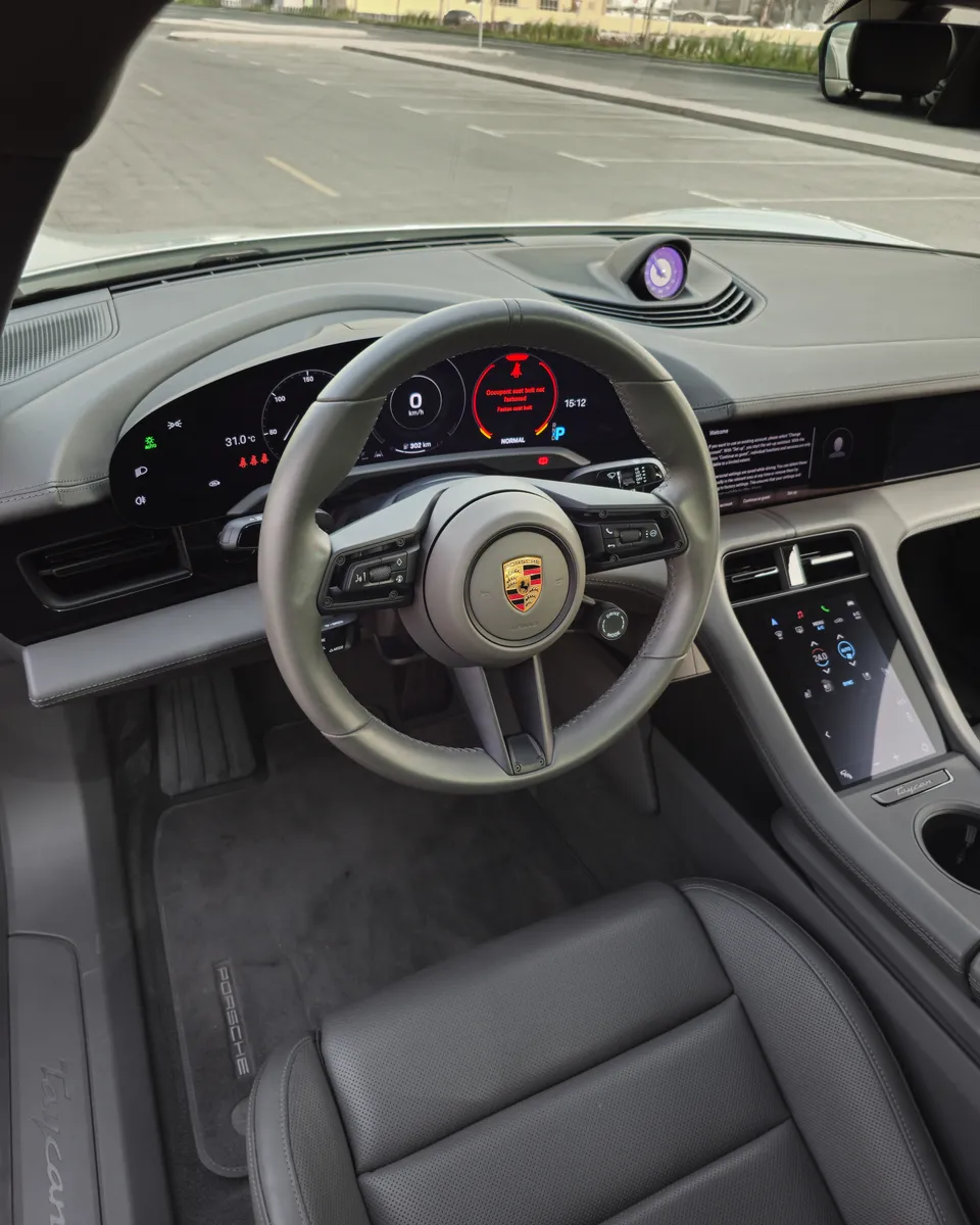 2024 Porsche Taycan photo 10