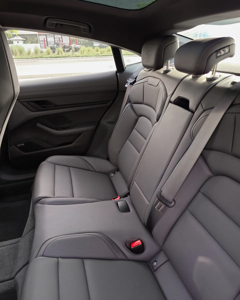 2024 Porsche Taycan photo 9