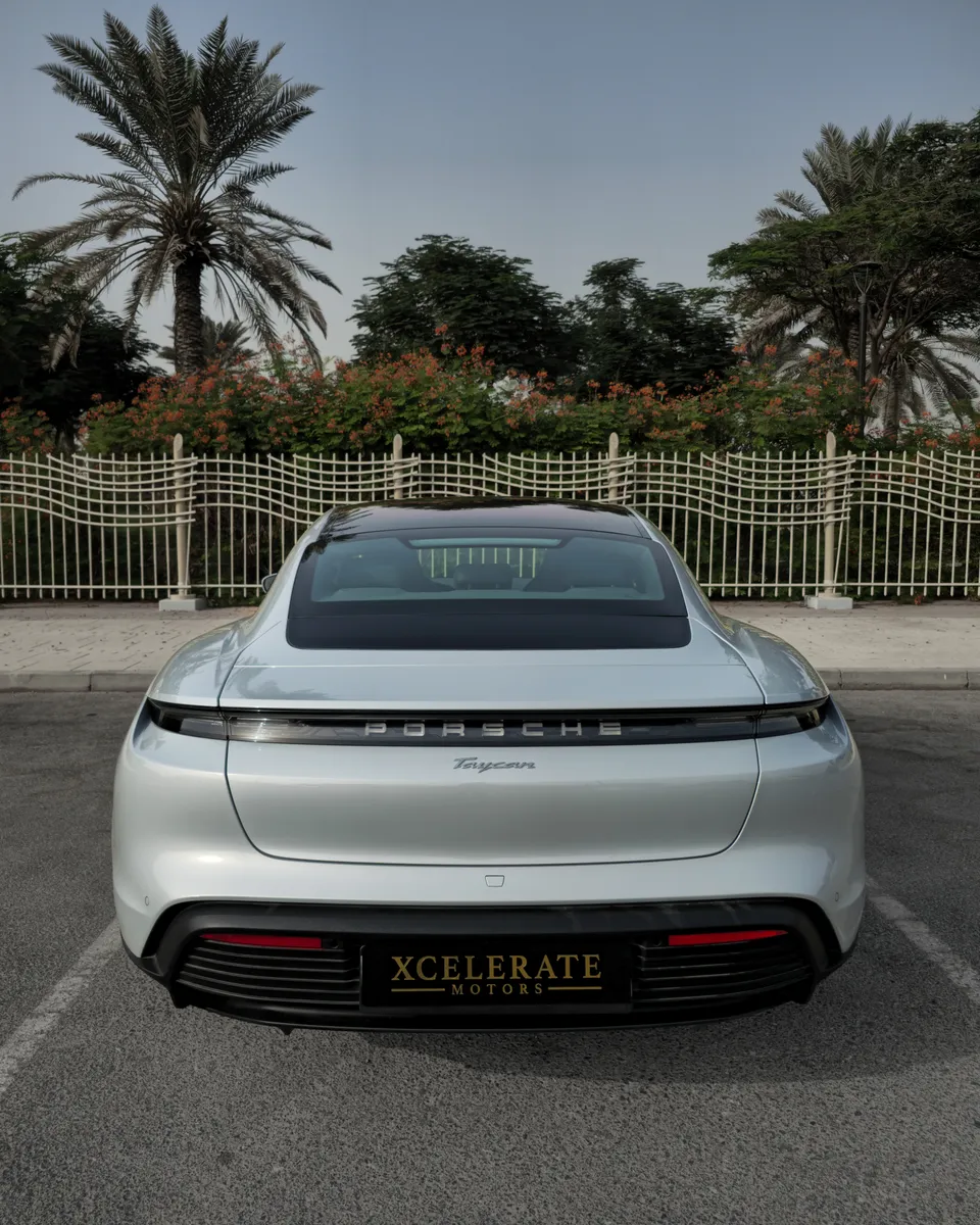 2024 Porsche Taycan photo 4