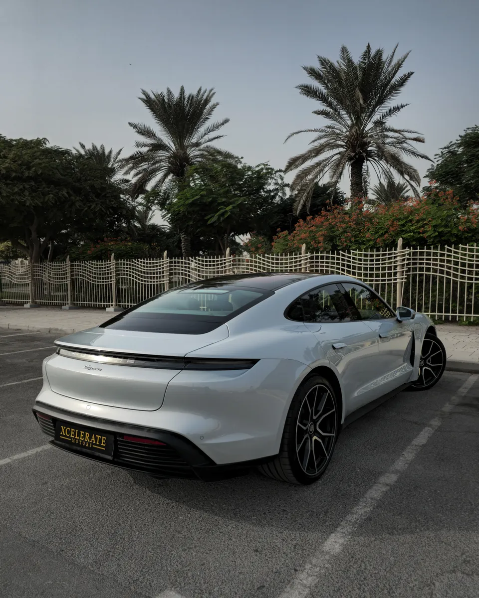 2024 Porsche Taycan photo 5