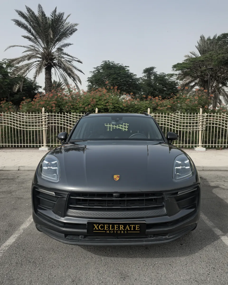 2024 Porsche Macan photo 2