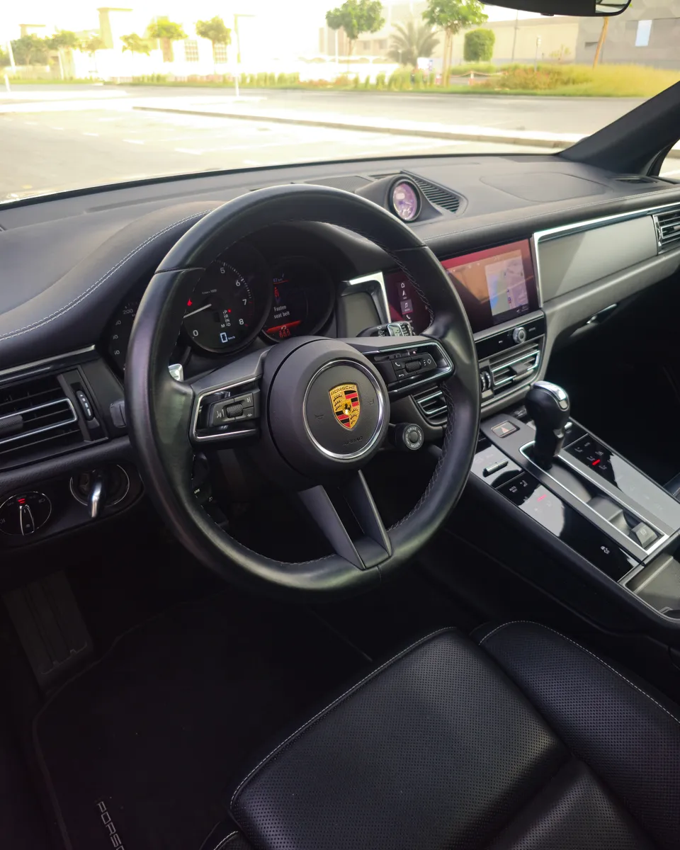 2024 Porsche Macan photo 6