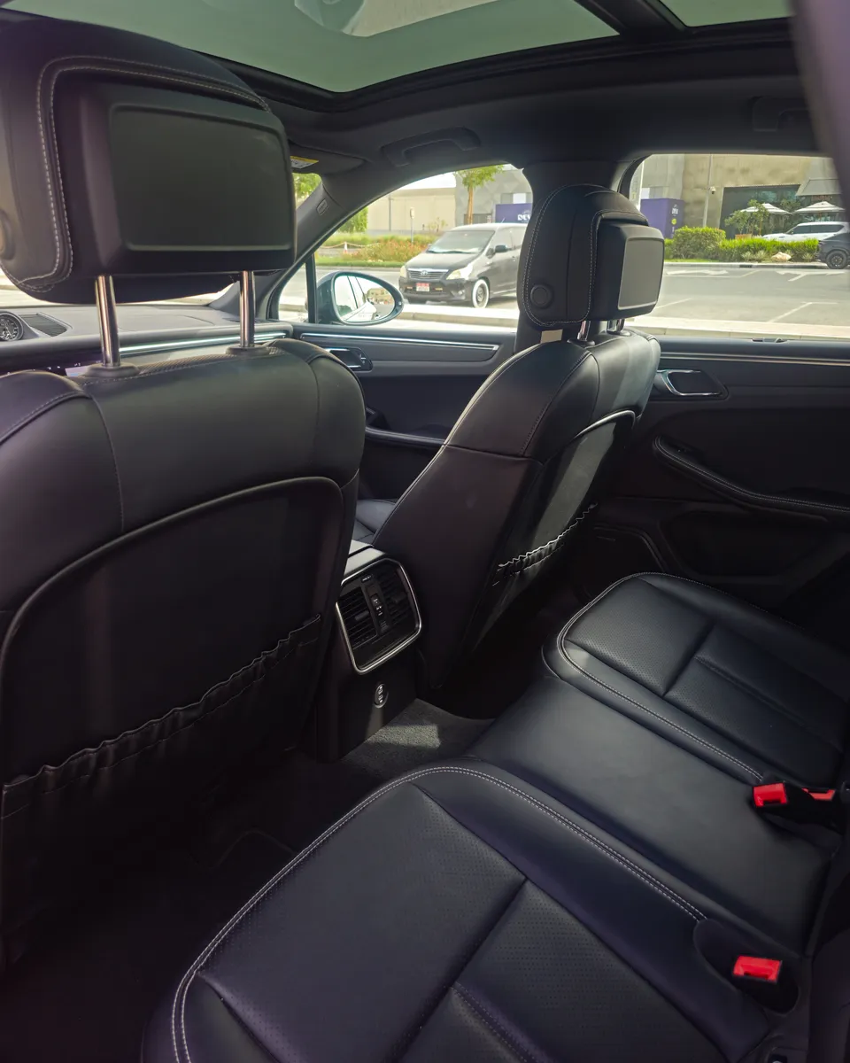 2024 Porsche Macan photo 8