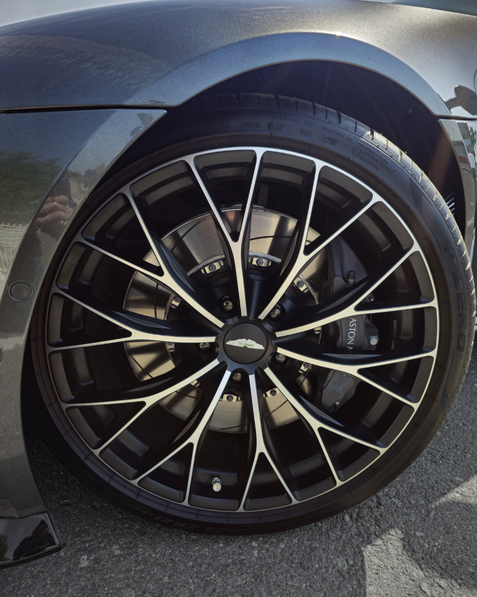 2023 Aston Martin Vantage photo 14