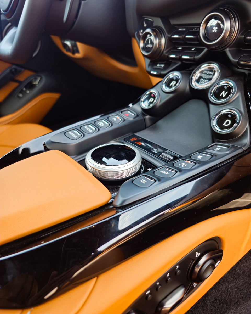 2023 Aston Martin Vantage photo 12