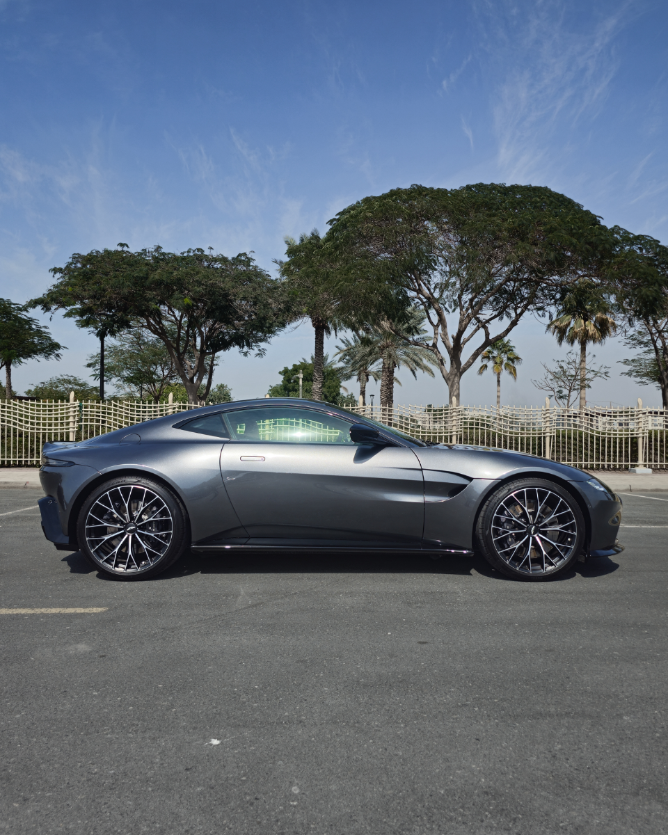 2023 Aston Martin Vantage photo 7