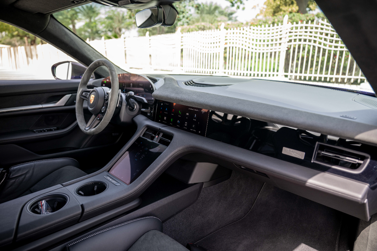 2025 Porsche Taycan photo 15