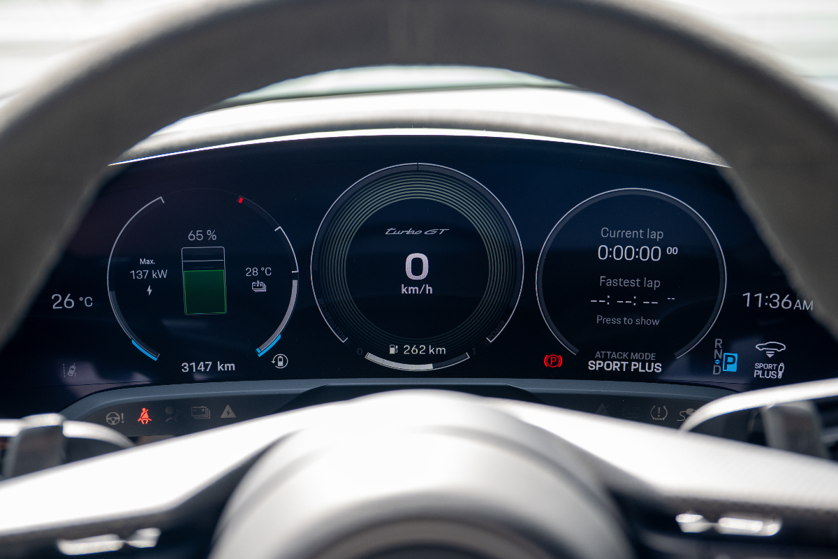2025 Porsche Taycan photo 25