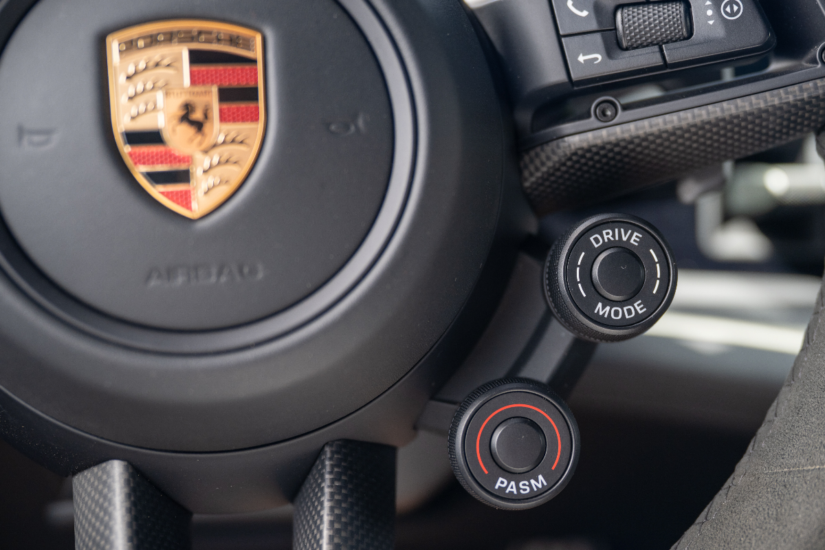 2025 Porsche Taycan photo 21
