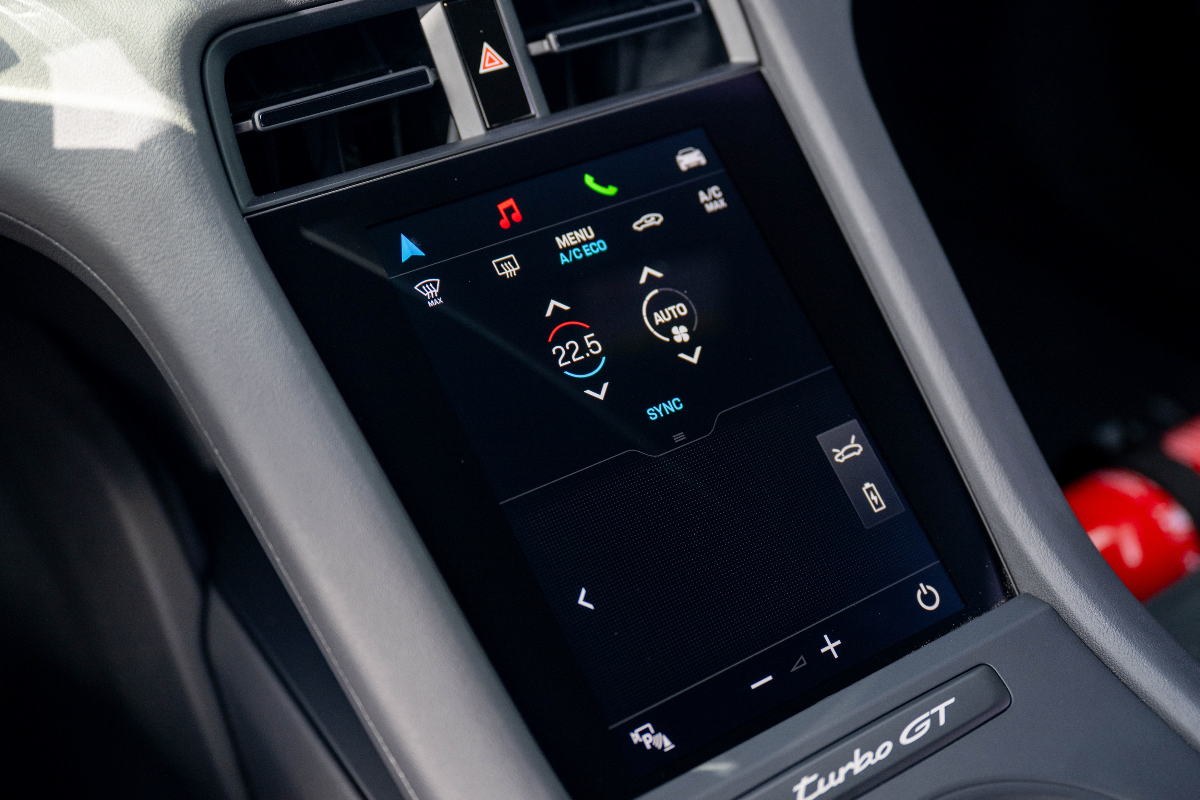2025 Porsche Taycan photo 22