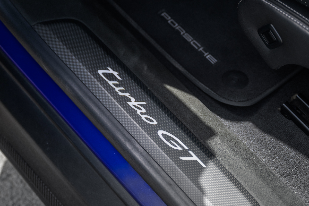 2025 Porsche Taycan photo 28