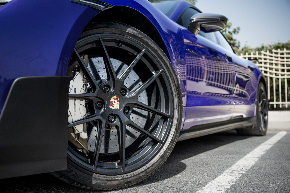 2025 Porsche Taycan photo 11