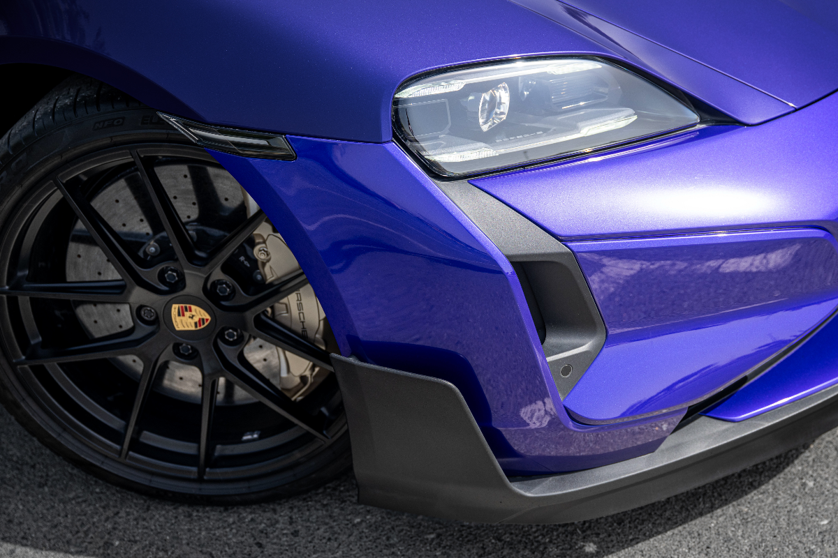 2025 Porsche Taycan photo 10