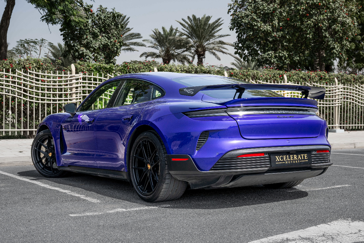 2025 Porsche Taycan photo 4