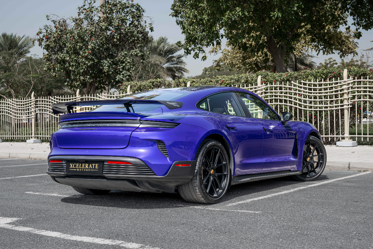 2025 Porsche Taycan photo 6