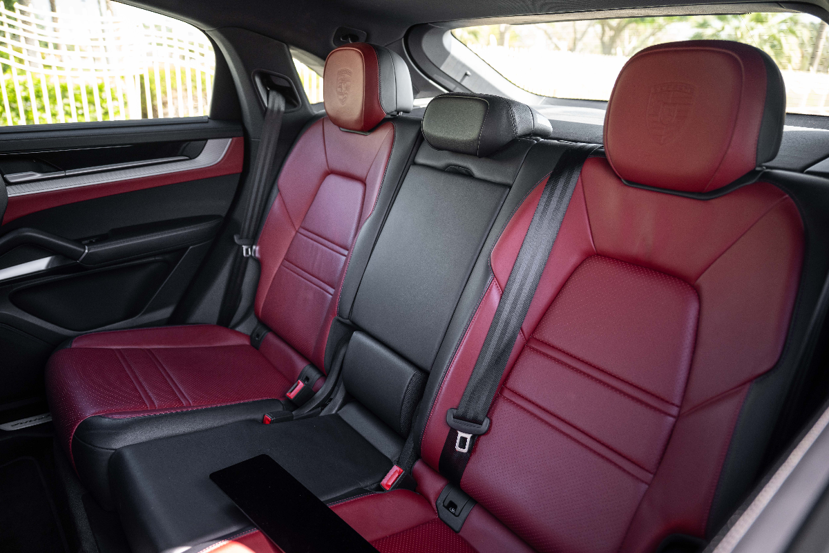 2024 Porsche Cayenne Coupe photo 18