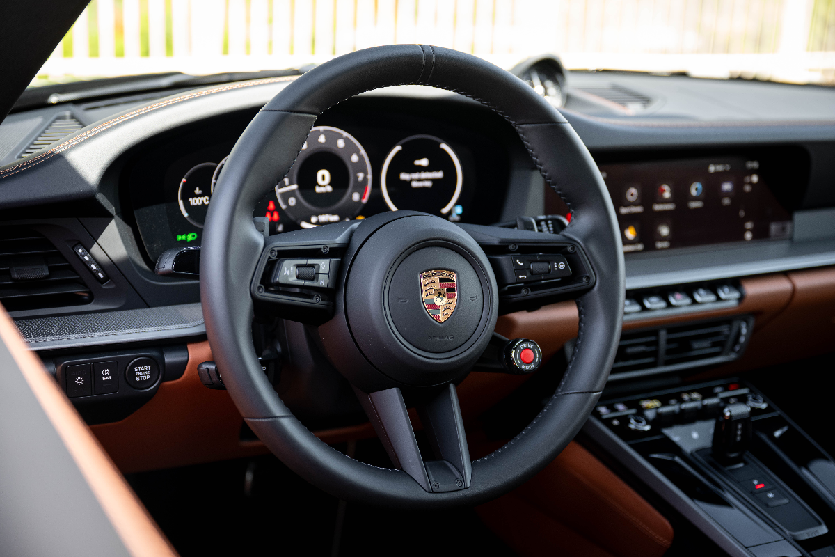 2025 Porsche 911 photo 18