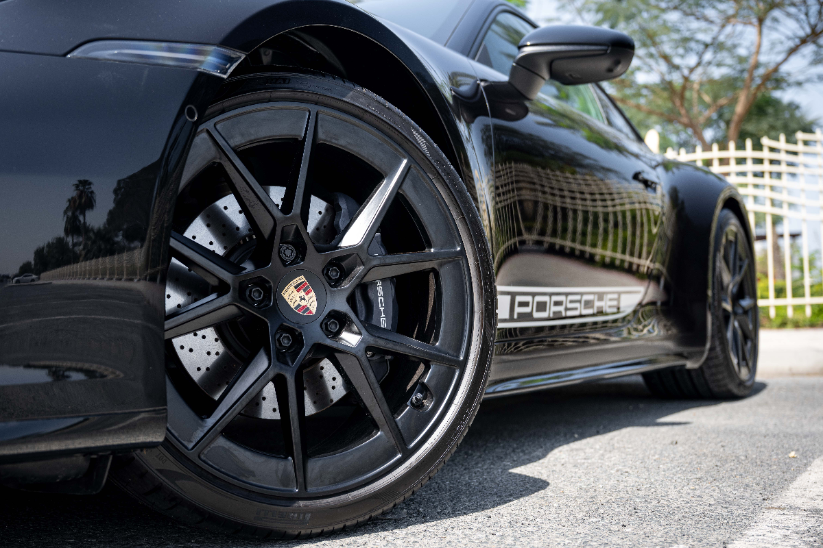 2025 Porsche 911 photo 8