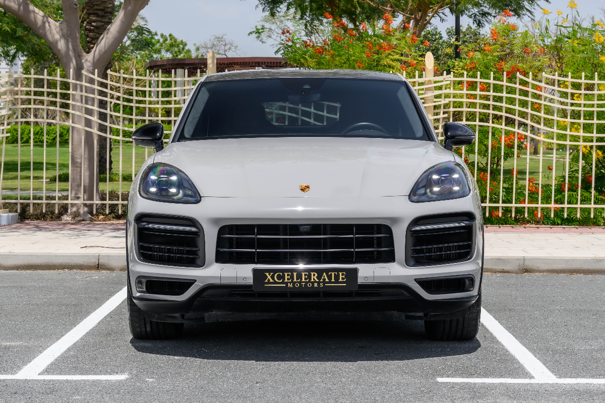 2023 Porsche Cayenne Coupe photo 2