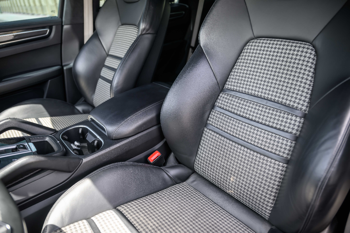 2023 Porsche Cayenne Coupe photo 11