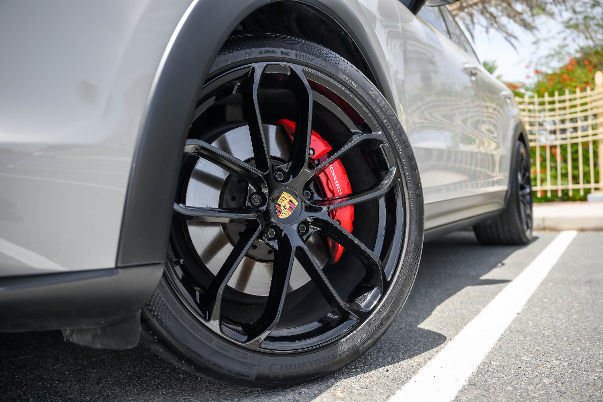 2023 Porsche Cayenne Coupe photo 6