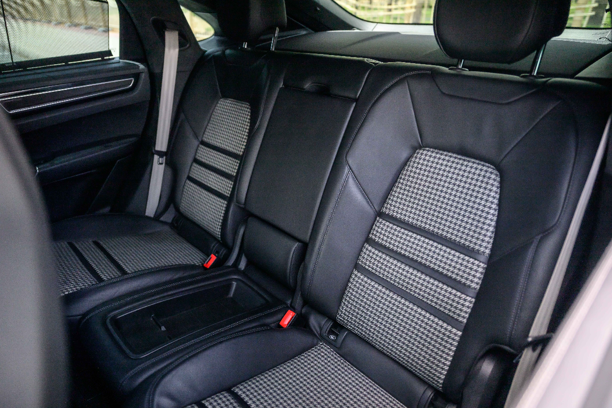 2023 Porsche Cayenne Coupe photo 12