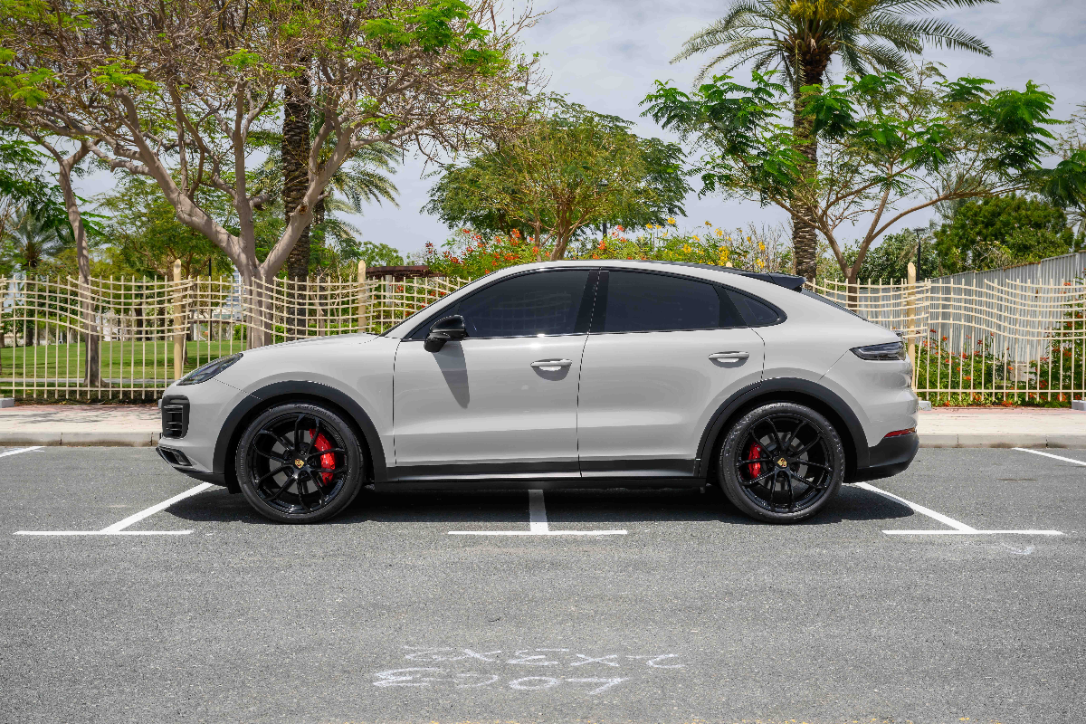 2023 Porsche Cayenne Coupe photo 9