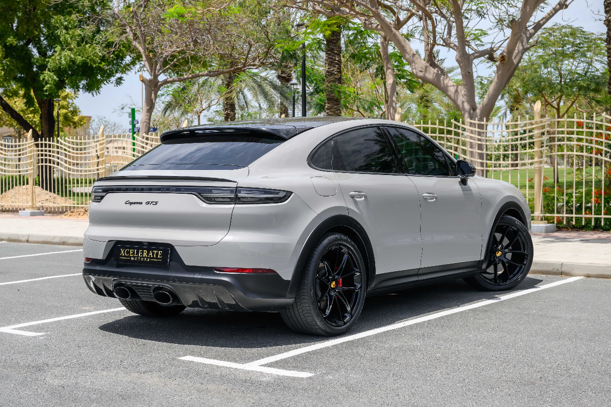 2023 Porsche Cayenne Coupe photo 7