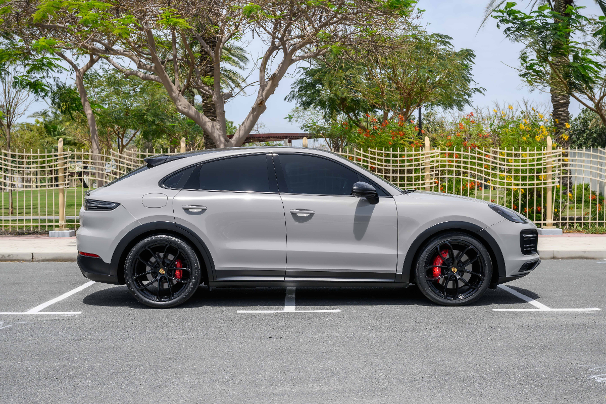 2023 Porsche Cayenne Coupe photo 8