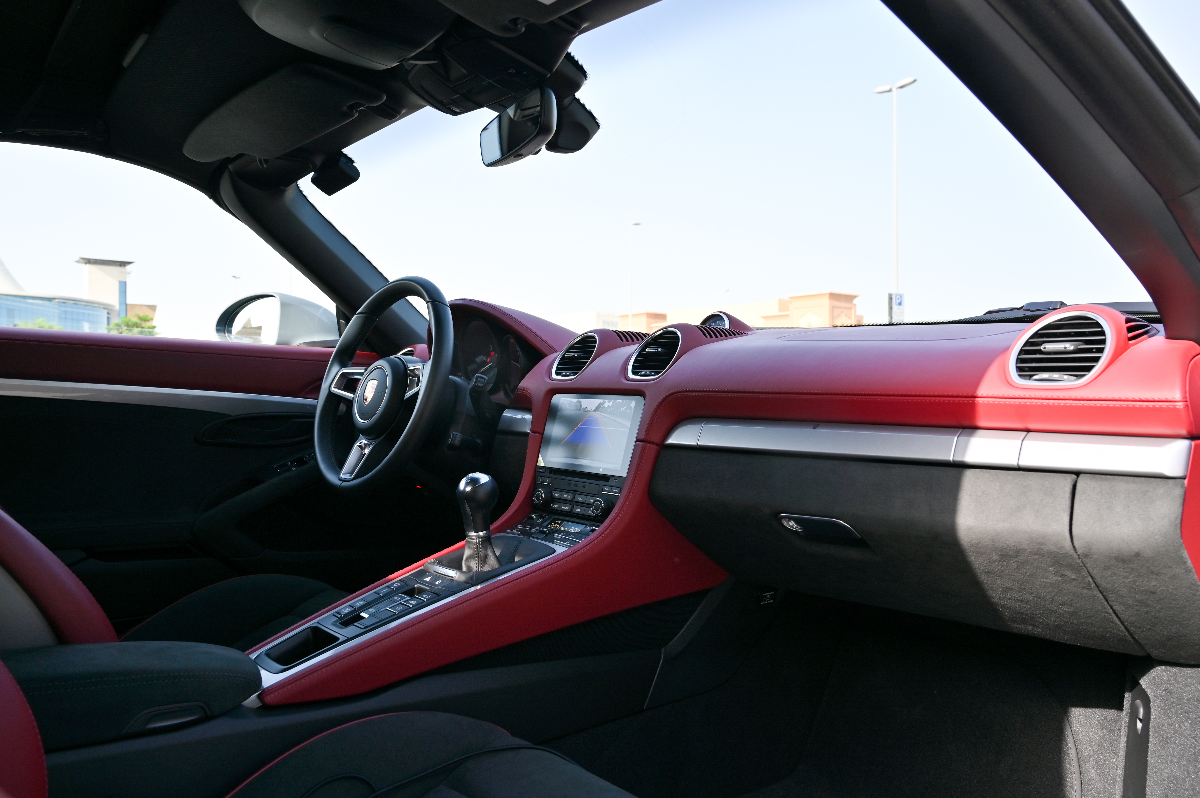 2023 Porsche 718 photo 12