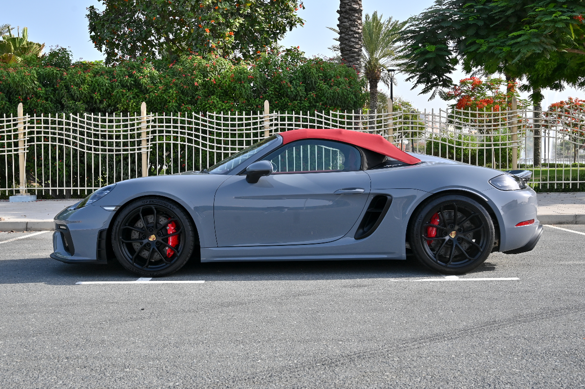 2023 Porsche 718 photo 6