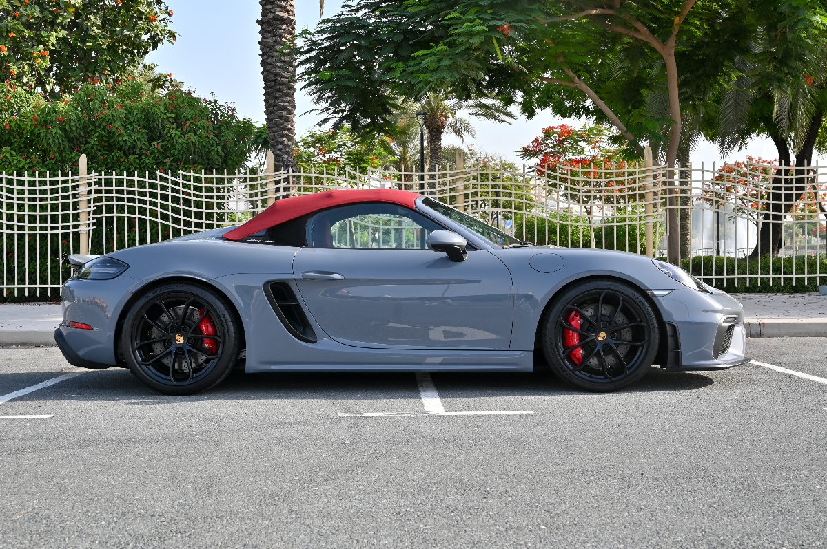 2023 Porsche 718 photo 9